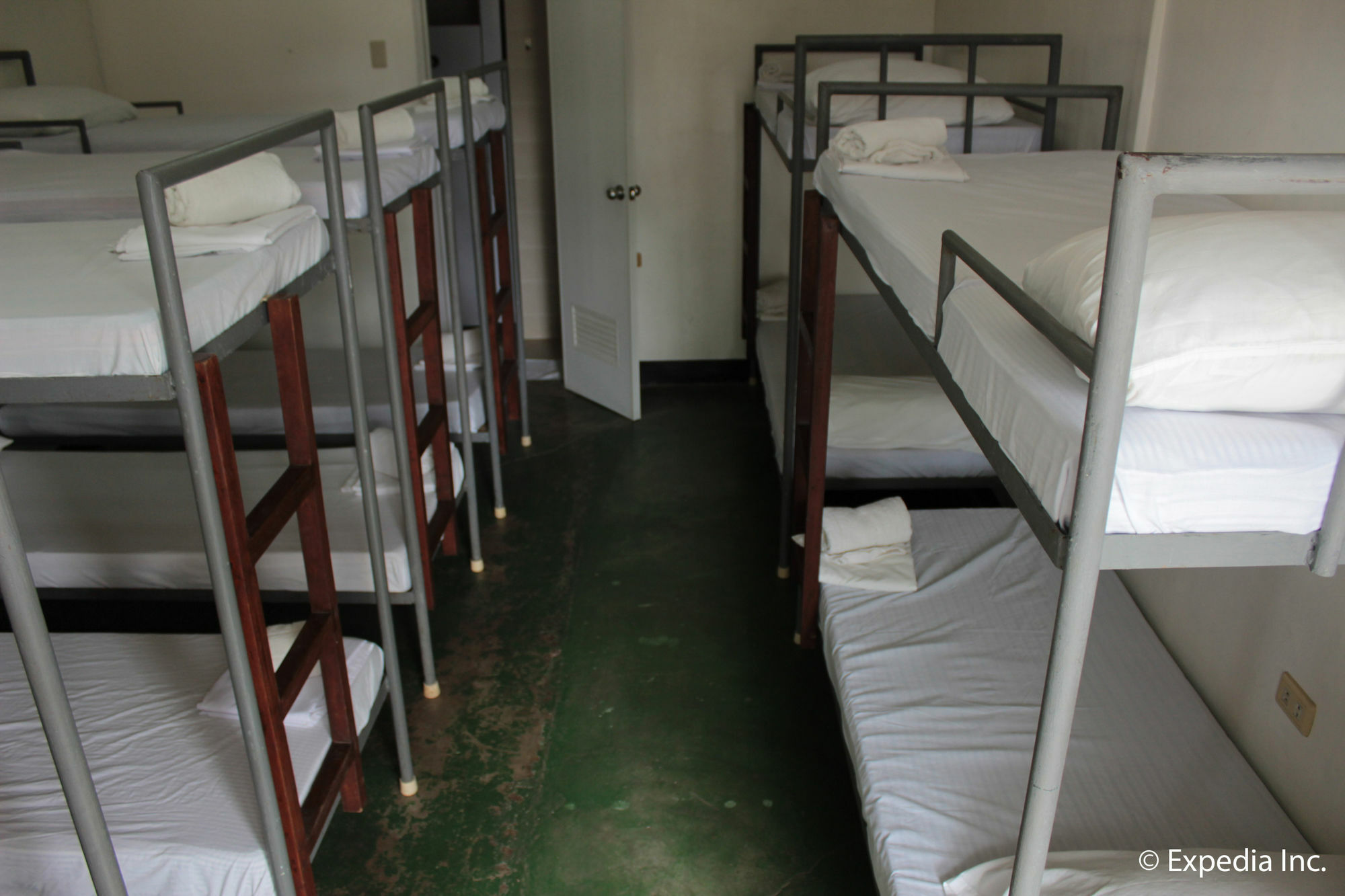 Reddoorz Plus Near Vigan Convention Center Bagian luar foto