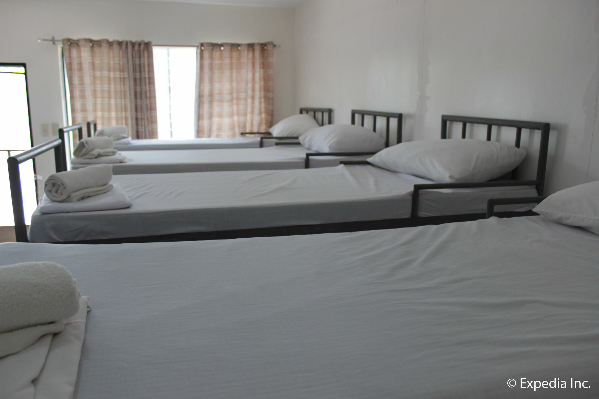Reddoorz Plus Near Vigan Convention Center Bagian luar foto