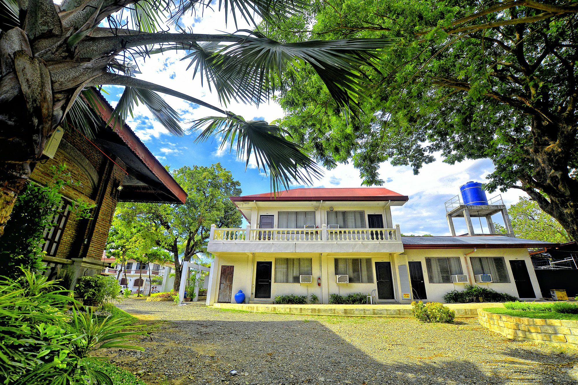 Reddoorz Plus Near Vigan Convention Center Bagian luar foto